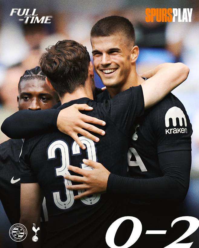 19일(한국시간) 영국 버크셔의 셀렉트 카 리징 스타디움에서 열린 레딩FC와의 프리시즌 첫 경기에서 2-0으로 승리한 토트넘. 오른쪽은 이날 1골 1도움을 기록한 2007년생 루카 부슈코비치. /사진=토트넘 SNS 캡처