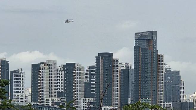 실종자 수색에 동원된 헬기 모습. 사진=세종시 제공.