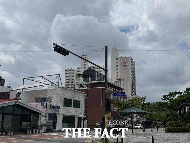 성수1지구의 유일한 아파트인 강변동양아파트는 지난해 12월 전용 84㎡가 29억원의 신고가를 쓴 이후 매물이 나오지 않고 있다. /황준익 기자