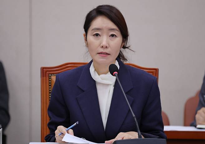 강선우 여성가족부 장관 후보자가 지난 14일 서울 여의도 국회에서 열린 여성가족위원회의 인사청문회에서 의원 질의에 답하고 있다. /남강호 기자