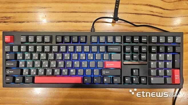 주연테크 기계식 키보드 '긱스타 GKG 108' 이미지.