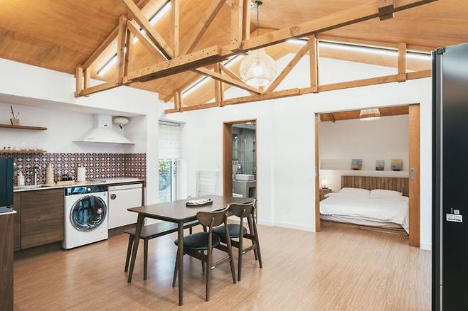 제주 다자요 숙소 '두모옴팡집' 내부 모습. 제주관광공사 제공