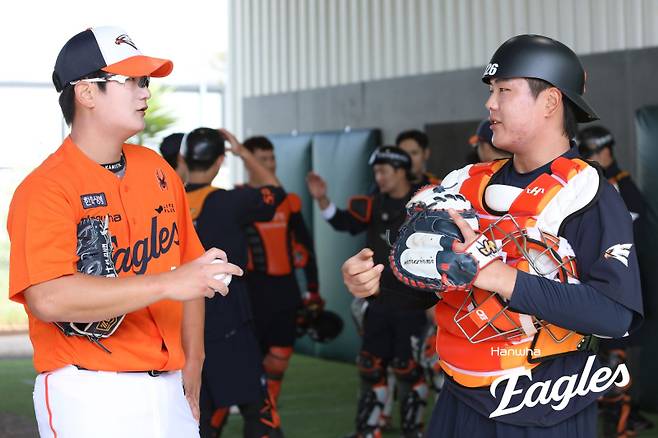 한화 김서현-김지현 불펜포수 형제. 한화 제공