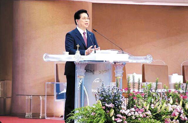 이영훈 여의도순복음교회 목사가 20일 서울 영등포구 대예배당에서 주일예배를 통해 설교하고 있다. 여의도순복음교회 유튜브 캡처