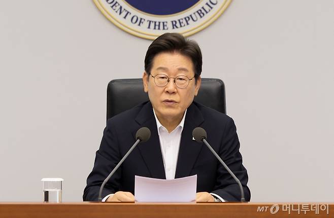 (서울=뉴스1) 이재명 기자 = 이재명 대통령이 17일 서울 용산 대통령실 청사에서 열린 4차 수석·보좌관 회의에서 발언을 하고 있다. (대통령실 제공. 재판매 및 DB금지) 2025.7.17/뉴스1 Copyright (C) 뉴스1. All rights reserved. 무단 전재 및 재배포, AI학습 이용 금지. /사진=(서울=뉴스1) 이재명 기자