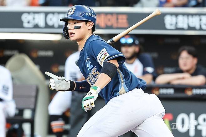 NC 김주원은 성장통을 겪고 있다. 그는 리드오프와 유격수를 맡으며 체력 문제와 수비 불안을 보이고 있다. 지금의 성장통을 극복한다면, NC에 큰 힘이 되는 유격수로 성장할 가능성이 높다. 사진제공|NC 다이노스