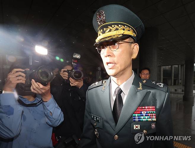 특검 출석하는 김용대 드론작전사령관 (서울=연합뉴스) 서명곤 기자 = 김용대 드론작전사령관이 17일 내란특검 사무실이 마련된 서울 서초구 서울고검에 조사를 받기 위해 출석하고 있다. 2025.7.17 seephoto@yna.co.kr
