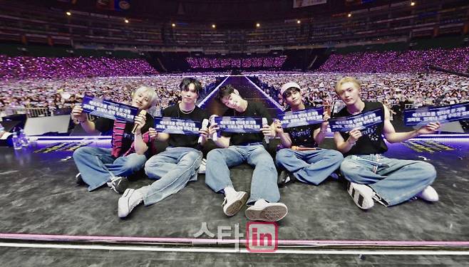 아스트로 일본 콘서트 현장(사진=판타지오)