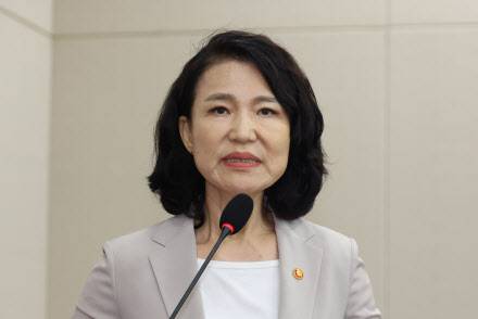 이진숙 방송통신위원장이 7일 서울 여의도 국회에서 열린 과학기술정보방송통신위원회 전체회의에서 방송3법 등 법안 통과 관련 인사말을 하고 있다.(사진=뉴시스)