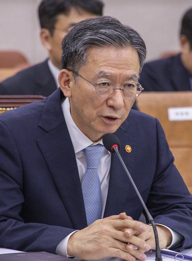 정성호 법무부 장관이 22일 국회에서 열린 국회 법제사법위원회 전체 회의에 출석해 의원 질의에 답하고 있다. (사진=연합뉴스)