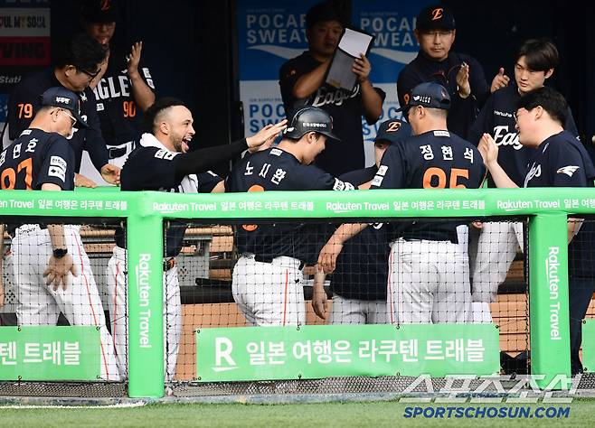 22일 잠실야구장에서 열린 KBO리그 두산과 한화의 경기. 2회 두산 잭로그 상대 선취 솔로홈런을 날린 한화 노시환. 잠실=송정헌 기자songs@sportschosun.com/2025.07.22/