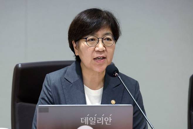 정은경 보건복지부 장관이 22일 서울 용산 대통령실 청사에서 열린 국무회의에서 인사말을 하고 있다. ⓒ뉴시스