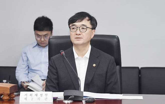 임기근 기획재정부 차관이 22일 서울 종로구 한국무역보험공사에서 열린 '제89차 투자풀운영위원회'를 주재하고 있다. 기획재정부 제공