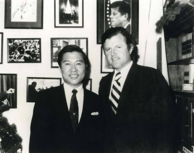 1971년 2월5일 에드워드 케네디와 김대중. 신민당 대통령 후보로서 미국을 방문했을 때의 모습이다. 김대중도서관 제공