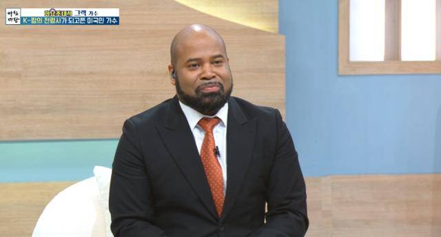 가수 그렉이 20년 전 교통사고로 세상을 떠난 약혼자를 떠올리며 울컥하는 모습을 보였다. KBS 영상 캡처