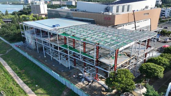 10월 말 경주에서 열리는 아시아태평양경제협력체(APEC) 정상회의를 앞두고 공사 중인 국제미디어센터. 한국은 2005년 부산 APEC 이후 20년 만에 의장국으로 행사를 주최한다. 경북도청 제공