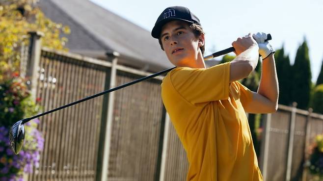 애플 TV+ 드라마 <두 번째 스윙> 스틸 컷 / 출처. IMDb