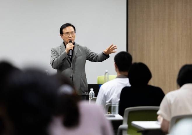 임태희 경기도교육감이 지난 21일 수원컨벤션센터에서 열린 '수행평가 정책 현장 의견 수렴 토론회'에서 인사말을 하고 있다. /사진제공=경기도교육청