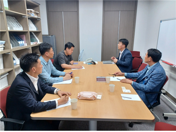 18일 국회 의원회관에서 ‘수입꽃·조화에 대한 과세’ 관련 간담회가 열리고 있다. 한국화훼자조금협의회
