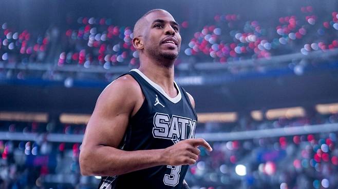 2024~25시즌 미국프로농구(NBA) 샌안토니오 스퍼스 소속으로 정규리그 경기를 소화하는 크리스 폴. NBA 홈페이지