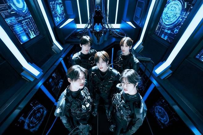 투모로우바이투게더가 정규 4집으로 다시 한번 밀리언셀러 타이틀을 거머쥐었다. 발매 하루 만에 142만 장 이상을 팔아치우며 역대급 흥행을 예고했다. 사진제공 | 빅히트 뮤직