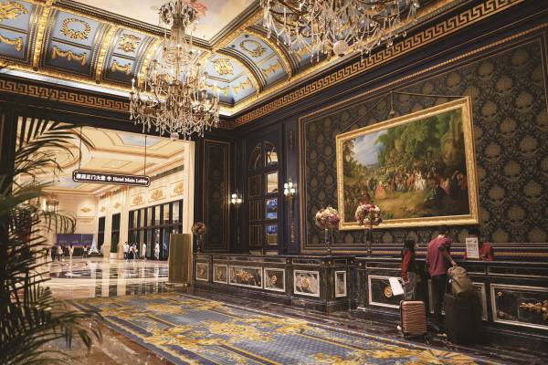 파리지앵 1층 샌즈 스타일 카운터. 에어마카오 탑승권을 지참하면 고급 수하물 벨트를 무료로 받을 수 있다