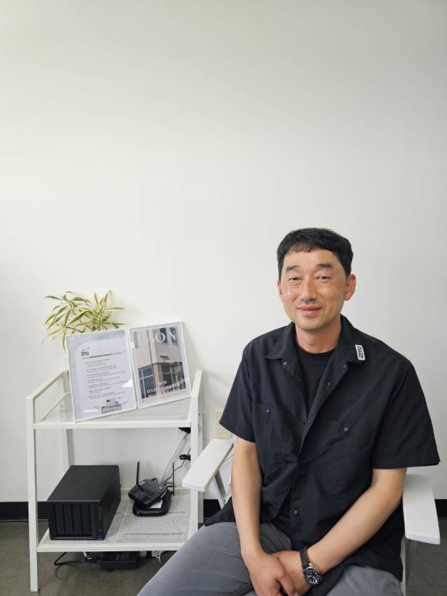 친환경 기술을 개발·상용화하는 스타트업 투엔을 이끄는 김재훈 대표가 매일신문과 인터뷰를 하고 있다. 그는 "차세대 기술 상용화로 환경 보호는 물론 산업 활성화에도 기여하겠다"고 강조했다. 정우태 기자
