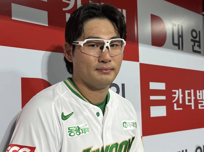 경기 후 임지열이 인터뷰에 임하고 있다. 사진 | 키움 히어로즈