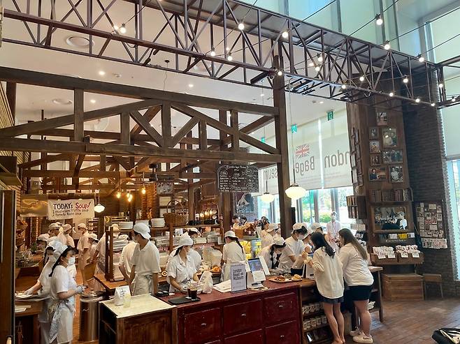 서울 잠실 롯데월드몰에 있는 '런던베이글뮤지엄' 매장. /롯데백화점 제공