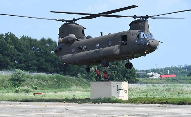 육군이 보유함 대형기동헬기 CH-47 치누크 /사진공동취재단