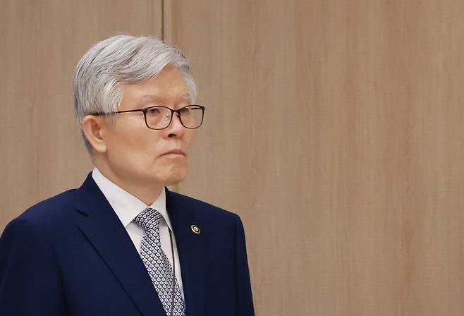 최동석 인사혁신처장이 23일 서울 용산 대통령실 청사에서 열린 장관 임명장 수여식에 참석하고 있다. 연합뉴스