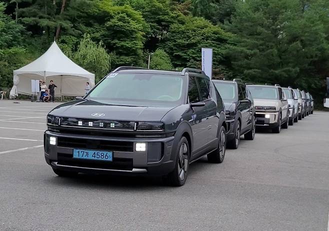 현대차가 ‘디 올 뉴 넥쏘' 시승 이벤트를 진행했다. 이번 행사에는 일반 고객뿐만 아니라 현대차 브랜드를 좋아하는 고객들이 자발적으로 만든 동호회, 넥쏘 오너와 수소 산업 관계자 등이 활동하는 동호회 회원 등 약 217명이 참여했다. 사진은 지난 6일 강원 춘천시에서 개최된 '‘Drive NEXO Together'의 모습./사진제공=현대차·기아 커뮤니케이션센터