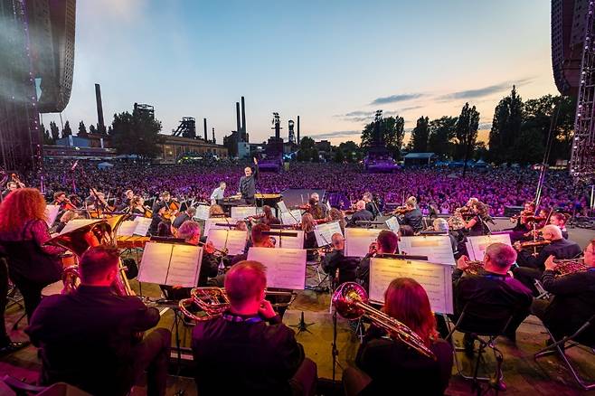정재일-야나체크필하모닉 공연