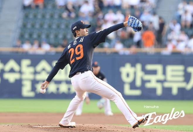 23일 선발 등판한 황준서가 투구하는 모습. 한화 이글스