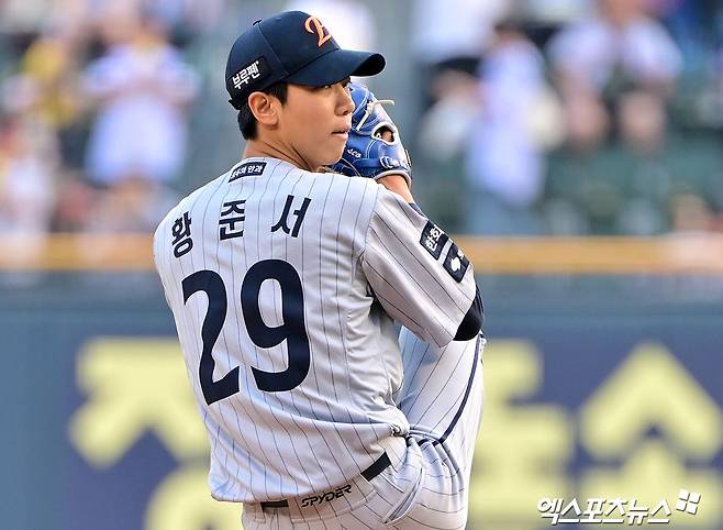 한화 이글스 황준서가 올해 정규시즌 경기에 등판해 투구하고 있다. 엑스포츠뉴스 DB
