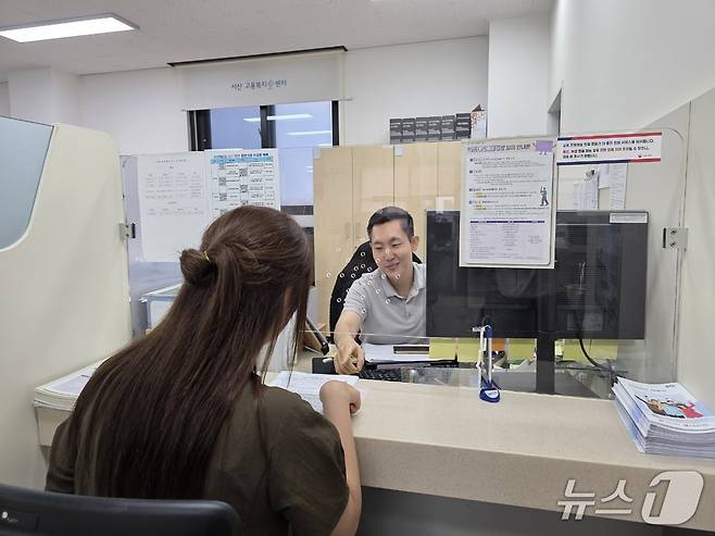 국민내일배움카드 관련 상담 모습(서산고용센터 제공. 재판매 및 DB금지)2025.7.24/뉴스1