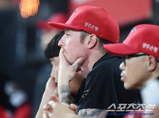 21일 수원 KT위즈파크에서 열린 KIA-KT전.1대3으로 뒤진 9회초 KIA 올러가 아쉬운 표정으로 경기를 지켜보고 있다. 수원=정재근 기자 cjg@sportschosun.com/2025.5.21/