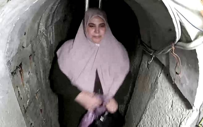 팔레스타인 무장정파 하마스 테러의 설계자인 야히야 신와르의 아내. /이스라엘군 엑스(X·옛 트위터)