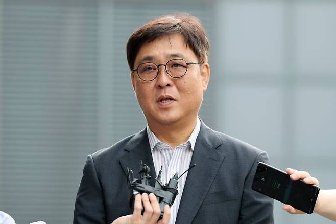 최휘영 문화체육관광부 장관 후보자가 지난 14일 서울 종로구 인사청문회 준비단 사무실로 출근하며 소감을 말하고 있다. ⓒ뉴시스