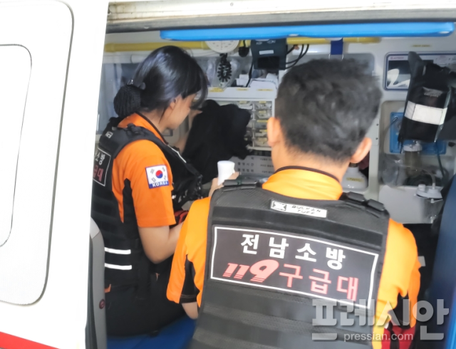 ▲구급활동 중인 소방대원들(사진 이미지 기사와 관련 없음)ⓒ