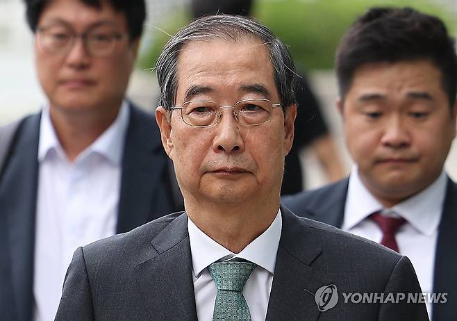 한덕수 전 국무총리 (서울=연합뉴스) 김성민 기자 = 한덕수 전 국무총리가 2일 내란특검 조사를 받기 위해 서울 서초구 서울고검 청사로 향하고 있다. 2025.7.2 ksm7976@yna.co.kr