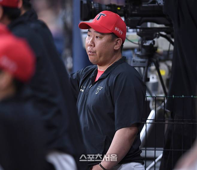 KIA 이범호 감독이 경기를 지켜보고 있다. 고척 | 최승섭기자 thunder@sportsseoul.com