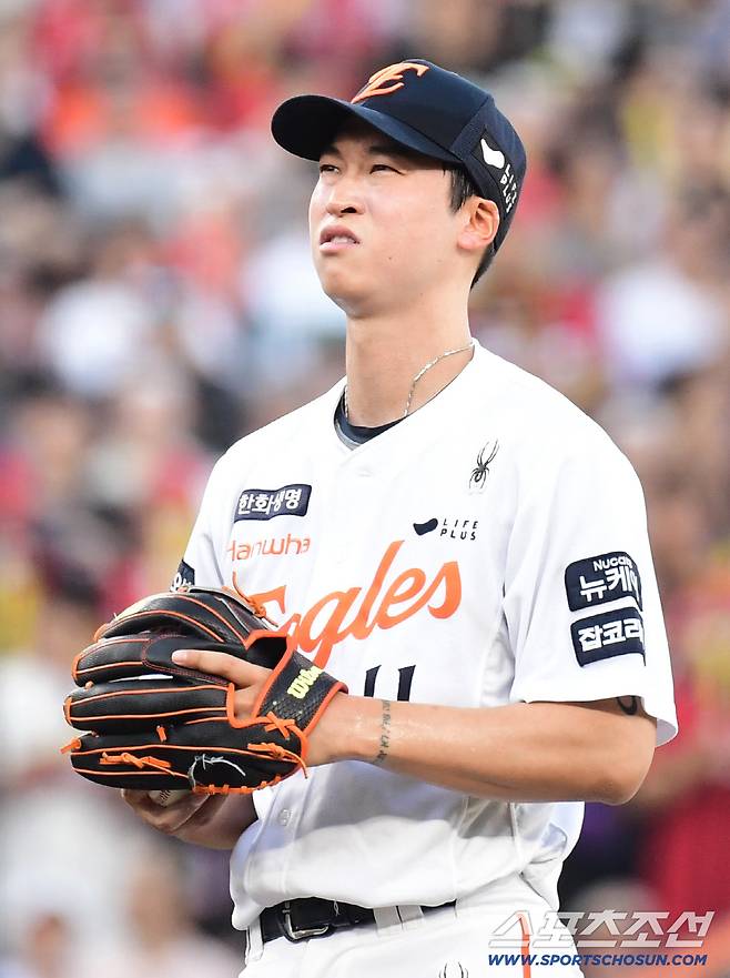 9일 대전 한화생명 볼파크에서 열린 한화와 KIA의 경기. 2회초 선취 실점을 내준 한화 선발 엄상백. 대전=송정헌 기자songs@sportschosun.com/2025.07.09/