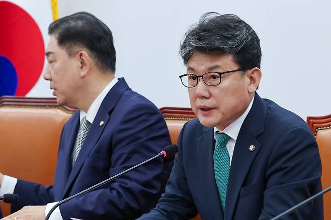 진성준 더불어민주당 정책위의장이 17일 오전 서울 여의도 국회에서 열린 정책조정회의에 참석해 발언하고 있다. /뉴스1