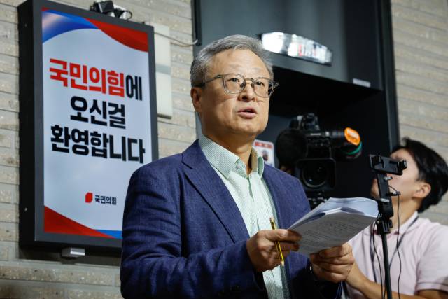 유일준 국민의힘 당무감사 위원장이 25일 서울 여의도 중앙당사에서 제21대 대통령선거 김문수-한덕수 후보 교체 관련 당무감사 브리핑을 하고 있다. 뉴스1