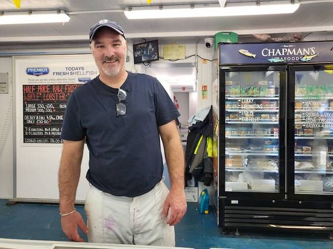 영국 그림즈비에서 태어나 16년째 수산 가공업을 하고 있는 네이선 고들리(52)는 소멸 직전의 어업 도시를 살린 건 해상풍력이라고 확신했다. 이현주 기자