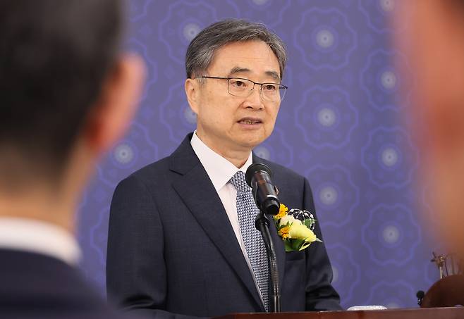 조현 외교부 장관이 지난 21일 서울 종로구 외교부 서희홀에서 열린 취임식에서 취임사를 하고 있다/뉴스1