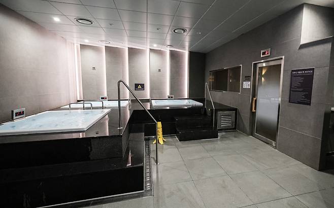 온도별 냉온탕과 건식사우나를 갖췄다.