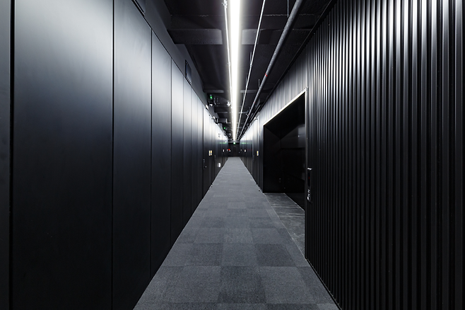 서울옥션이 운영하는 미술품 전문 수장고 ‘장흥 뉴 아트 스토리지’(신관) 내부. 서울옥션