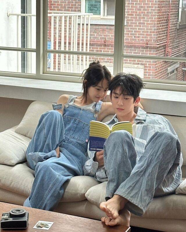 배우 박보영(왼쪽), 박진영 화보 비하인드 / 박보영 공식 SNS